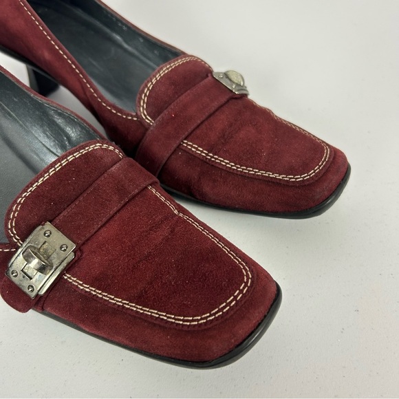 Stuart Weitzman Women’s Suede Kitten Heel Pump Size 9 - Picture 3 of 10